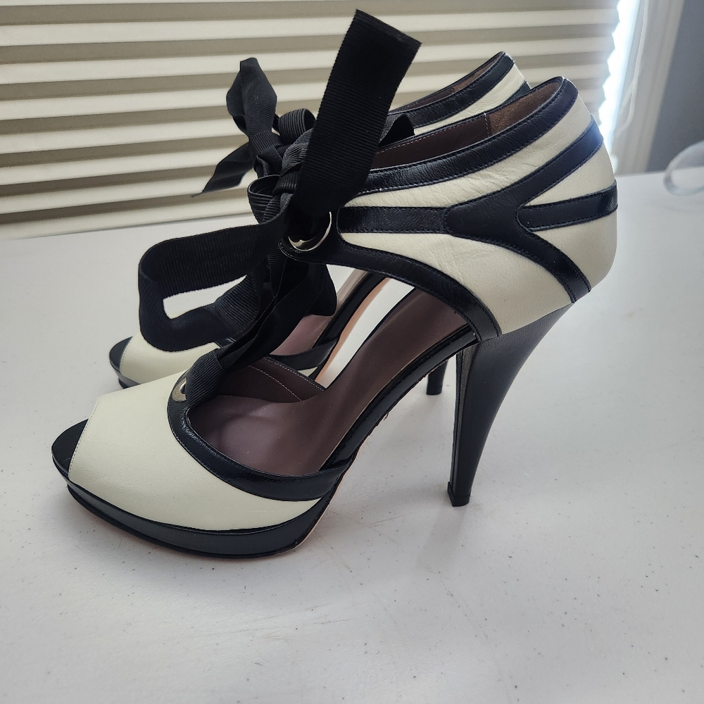 Black and White Abel Munoz Heels